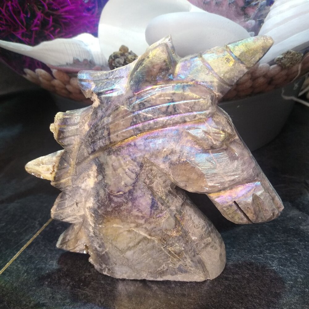 Carved figurine Unicorn made from Aura Sphalerite - Picture 2 of 4